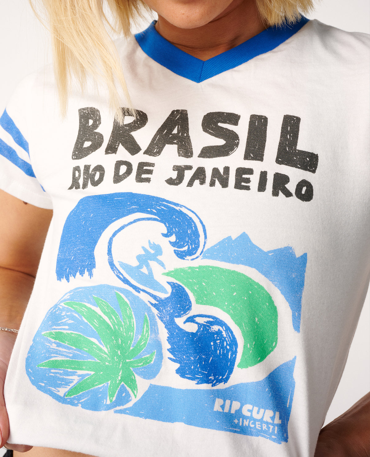 Nova Era V Neck Tee