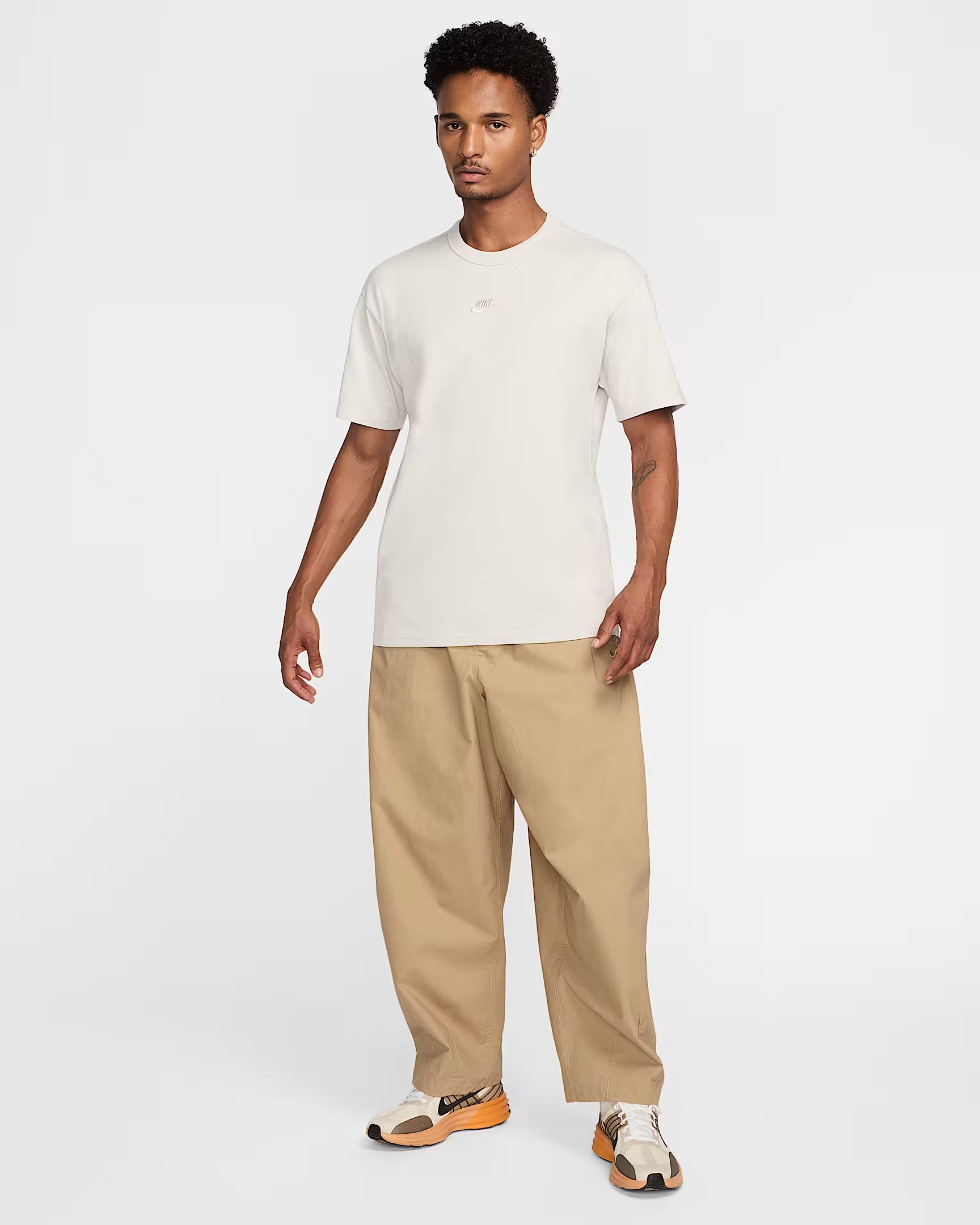 Nike Sportswear Premium Essentials Tee