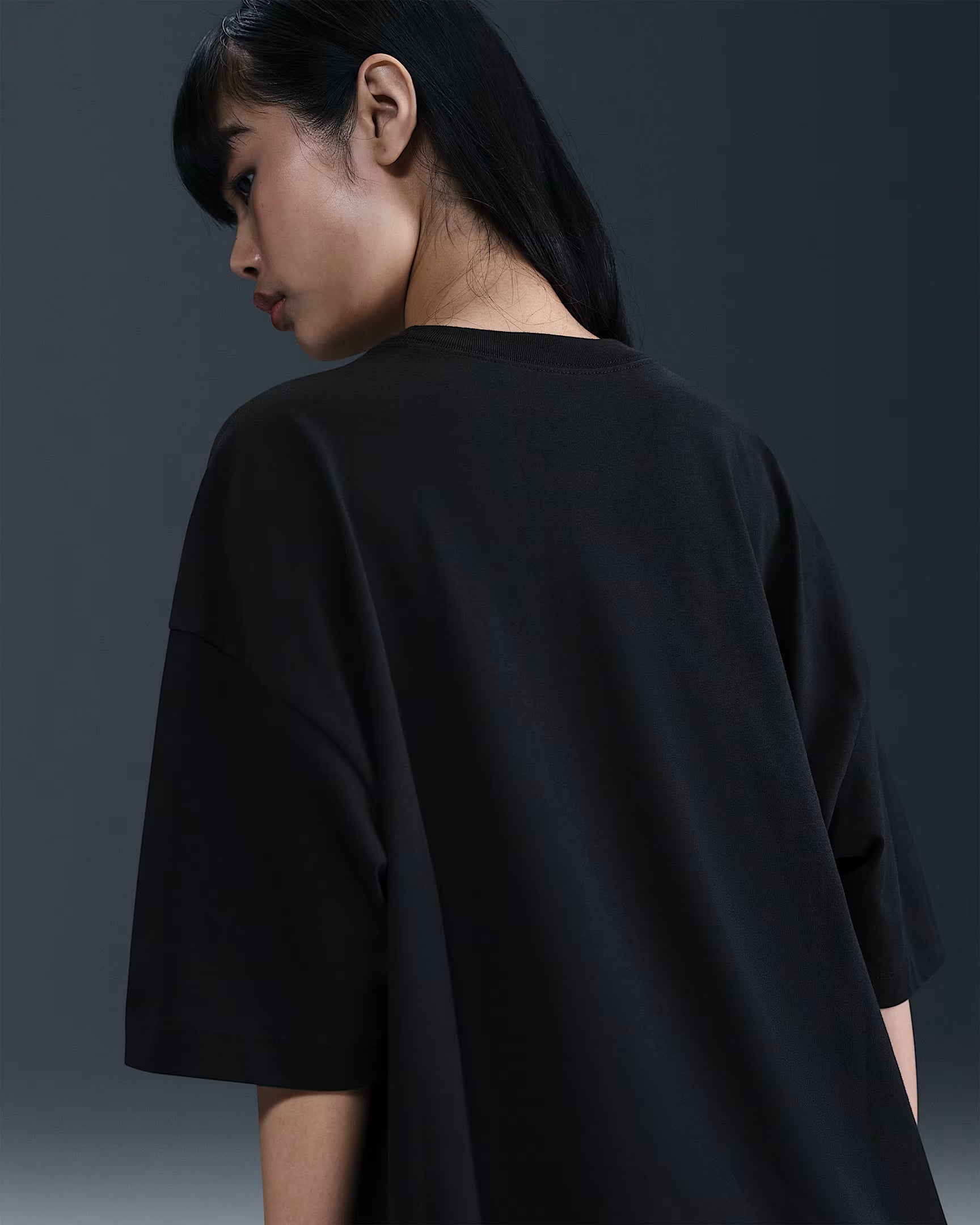 Nike Sportswear Women's Oversized Graphic T-Shirt