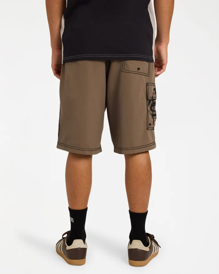 Throw On 22" Boardshort