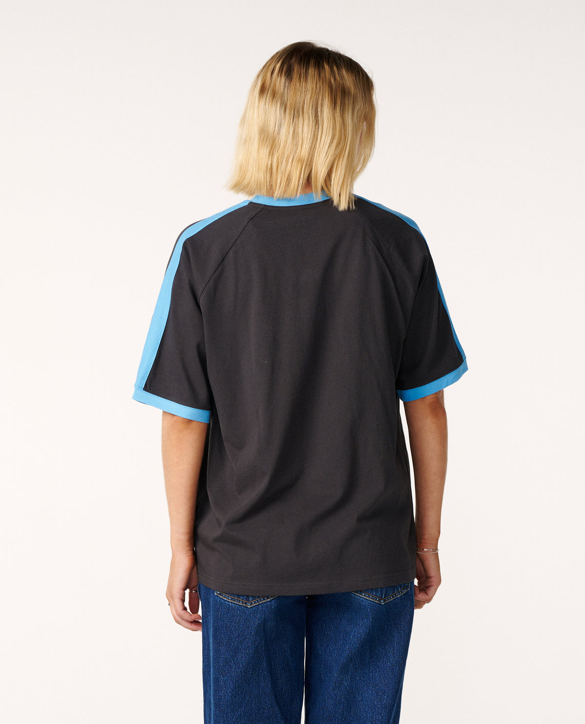 Nova Era V Neck Oversize Tee