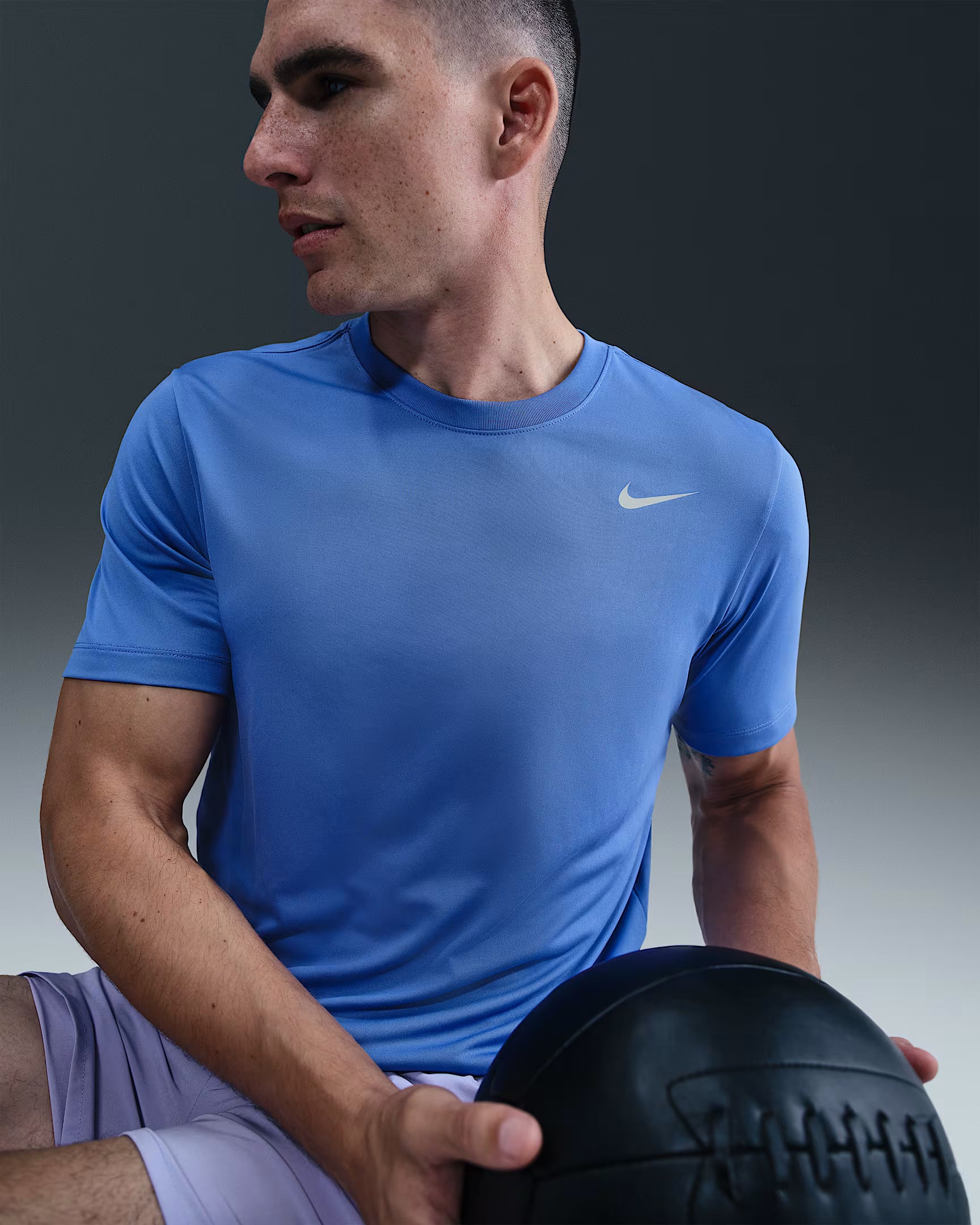 Nike Dri-FIT Legend Men's Fitness Sustainable T-Shirt