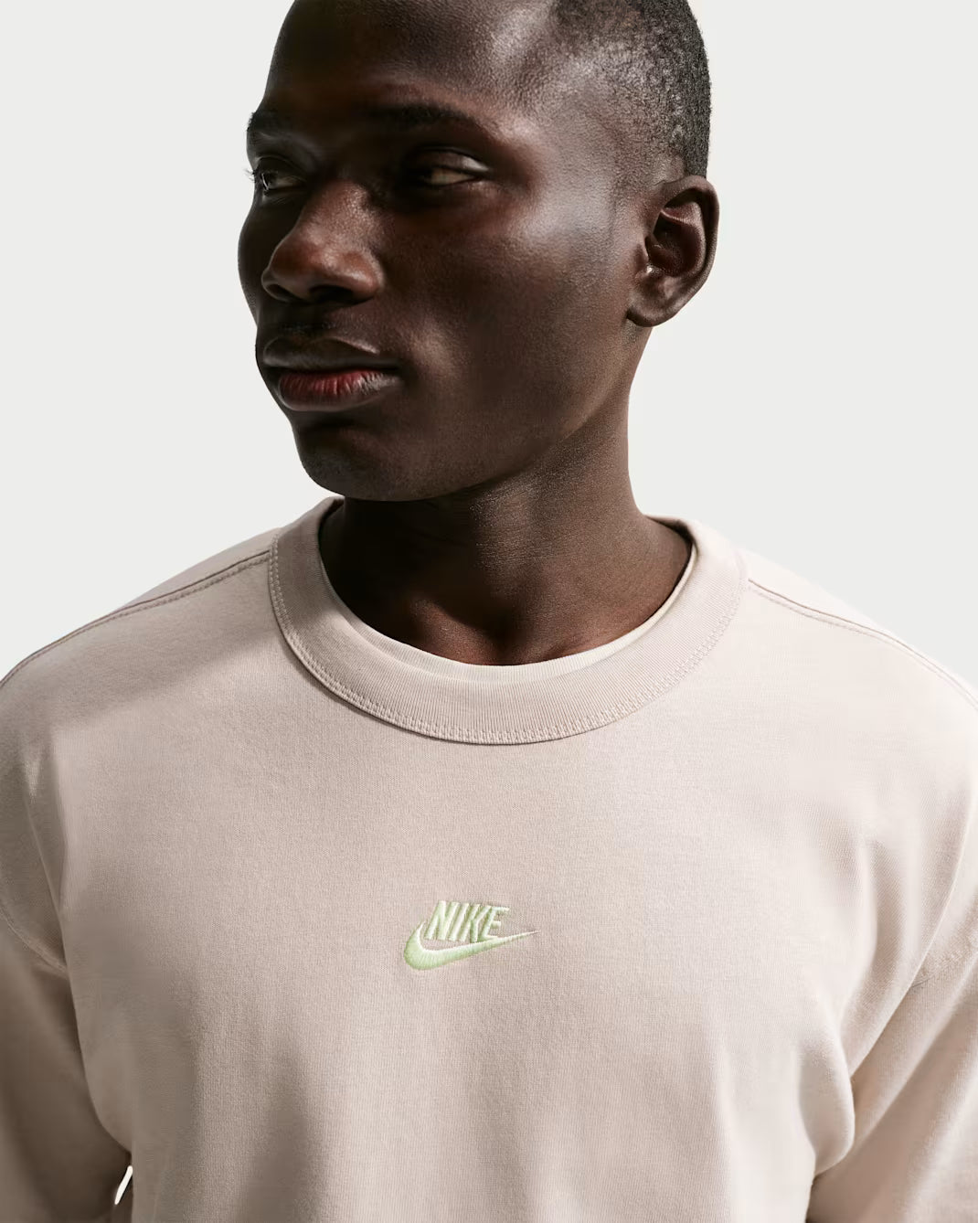 Sportswear Premium Essentials Tee