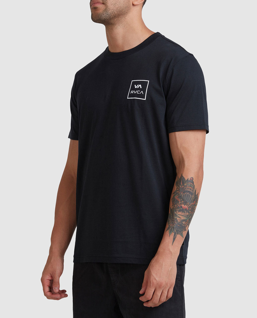UVYZT00175_BLK_3_1741750544000