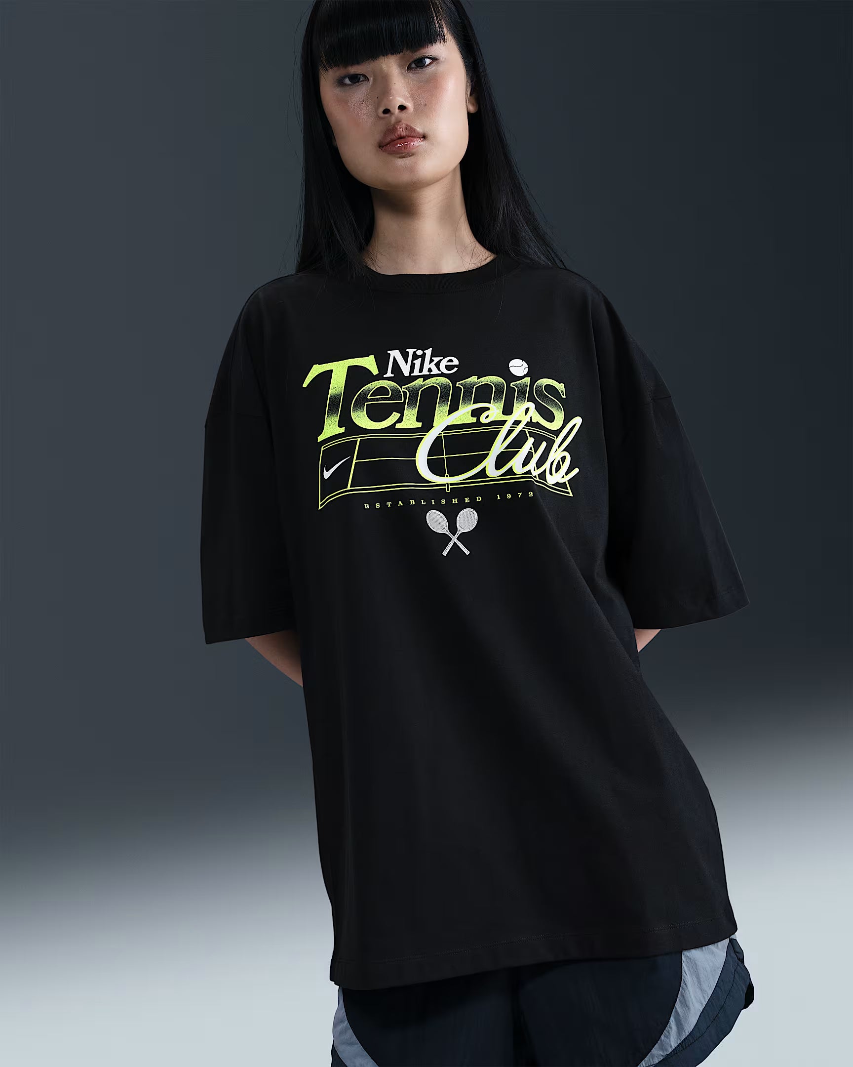 Nike Sportswear Women's Oversized Graphic T-Shirt