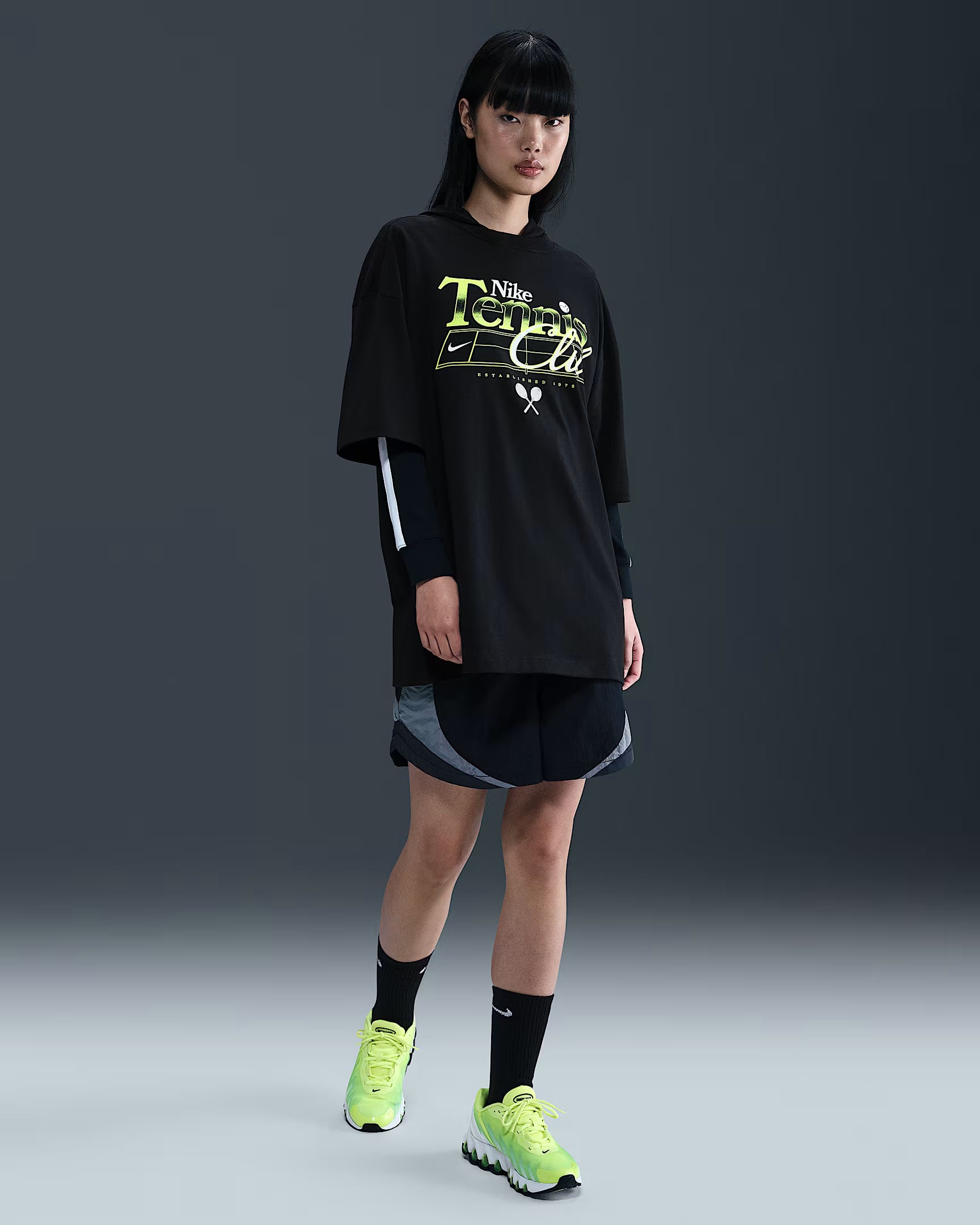 Nike Sportswear Women's Oversized Graphic T-Shirt