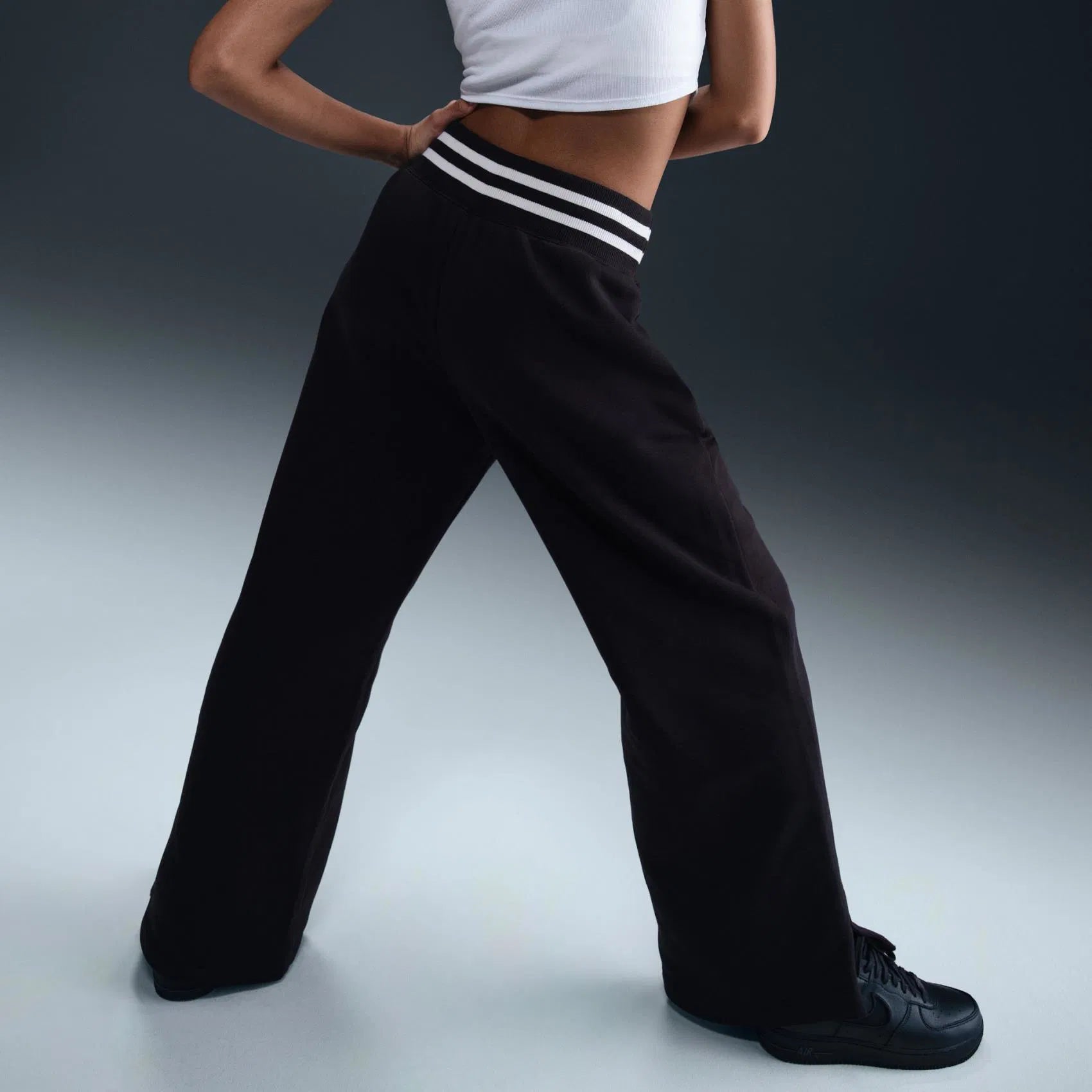 Sportswear Phoenix Wide Leg Graphic Pant